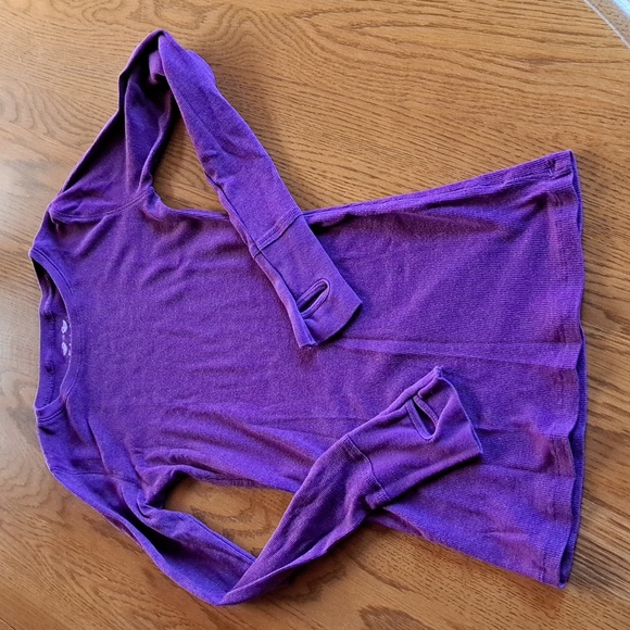 Delia's long sleeved thermal tshirts with thumb holes - Picture 6 of 7